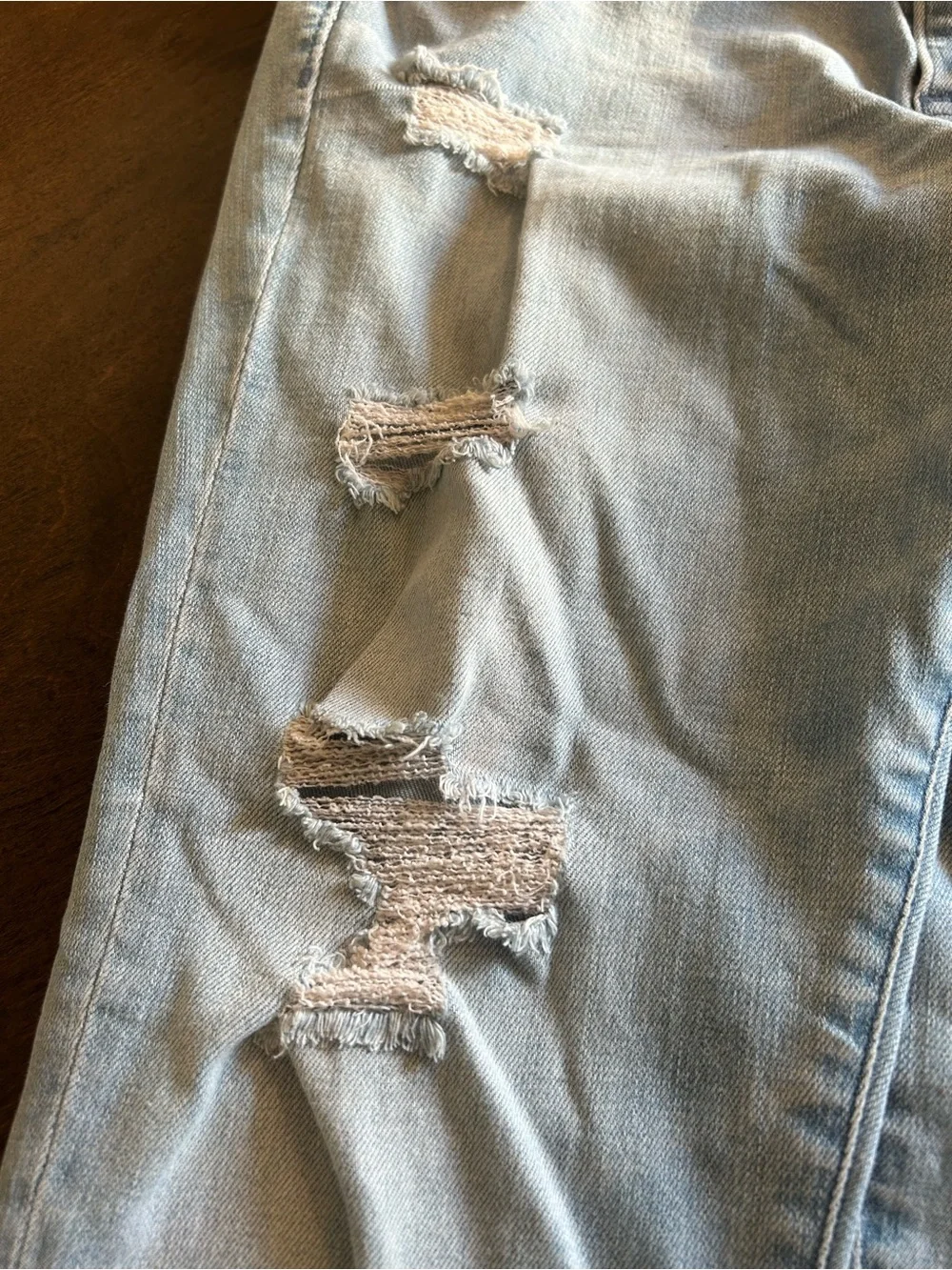 Abercrombie Harper Ankle Sz 6 Short Light Wash Distressed Jeans with Frayed Hem
